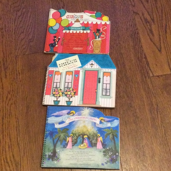 Bundle of 3 vintage Hallmark pop up books. - Picture 1 of 16